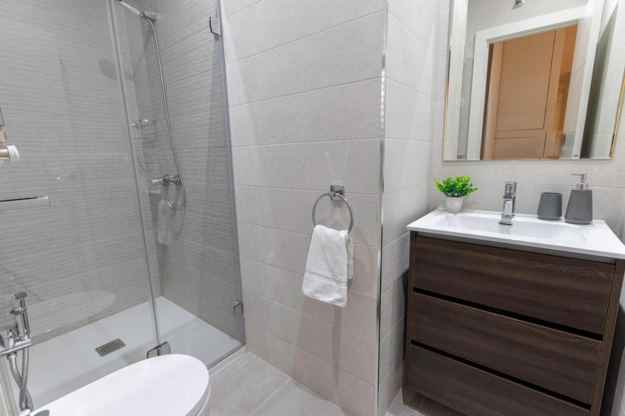 Recien Reformado Junto A Metro San Mames Appartement Bilbao Buitenkant foto